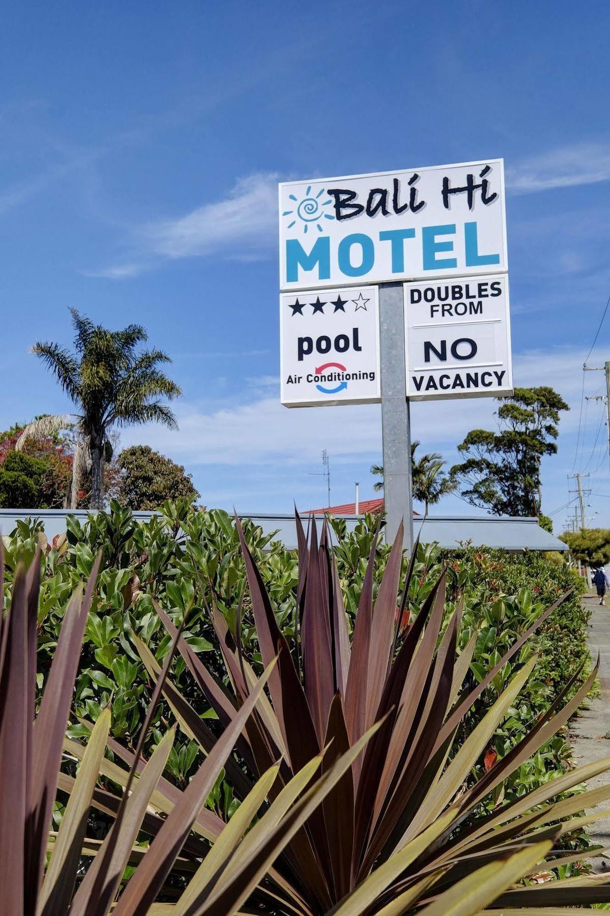 Bali Hi Motel Tuncurry Buitenkant foto