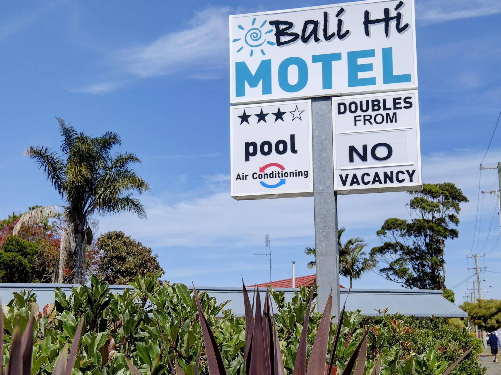 Bali Hi Motel Tuncurry Buitenkant foto