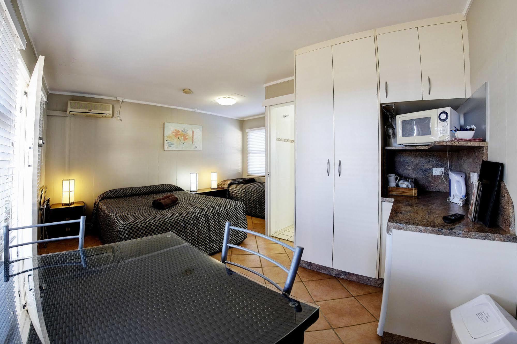 Bali Hi Motel Tuncurry Buitenkant foto