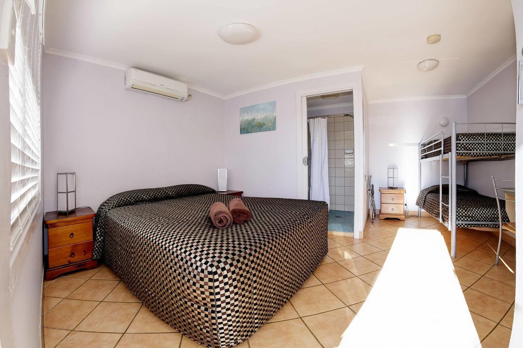 Bali Hi Motel Tuncurry Buitenkant foto